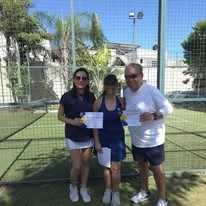 Participantes con reconocimiento en una cancha